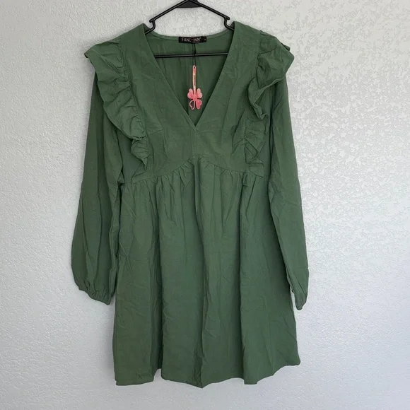 Fancyinn Elegant Green Garment
0040 - Picture 3 of 9